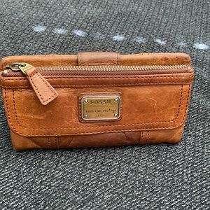 Fossil Women Emory soft clutch, brown leather.